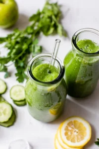 Kale Cucumber Apple Ginger Smoothie: Super Green Super Vibrant